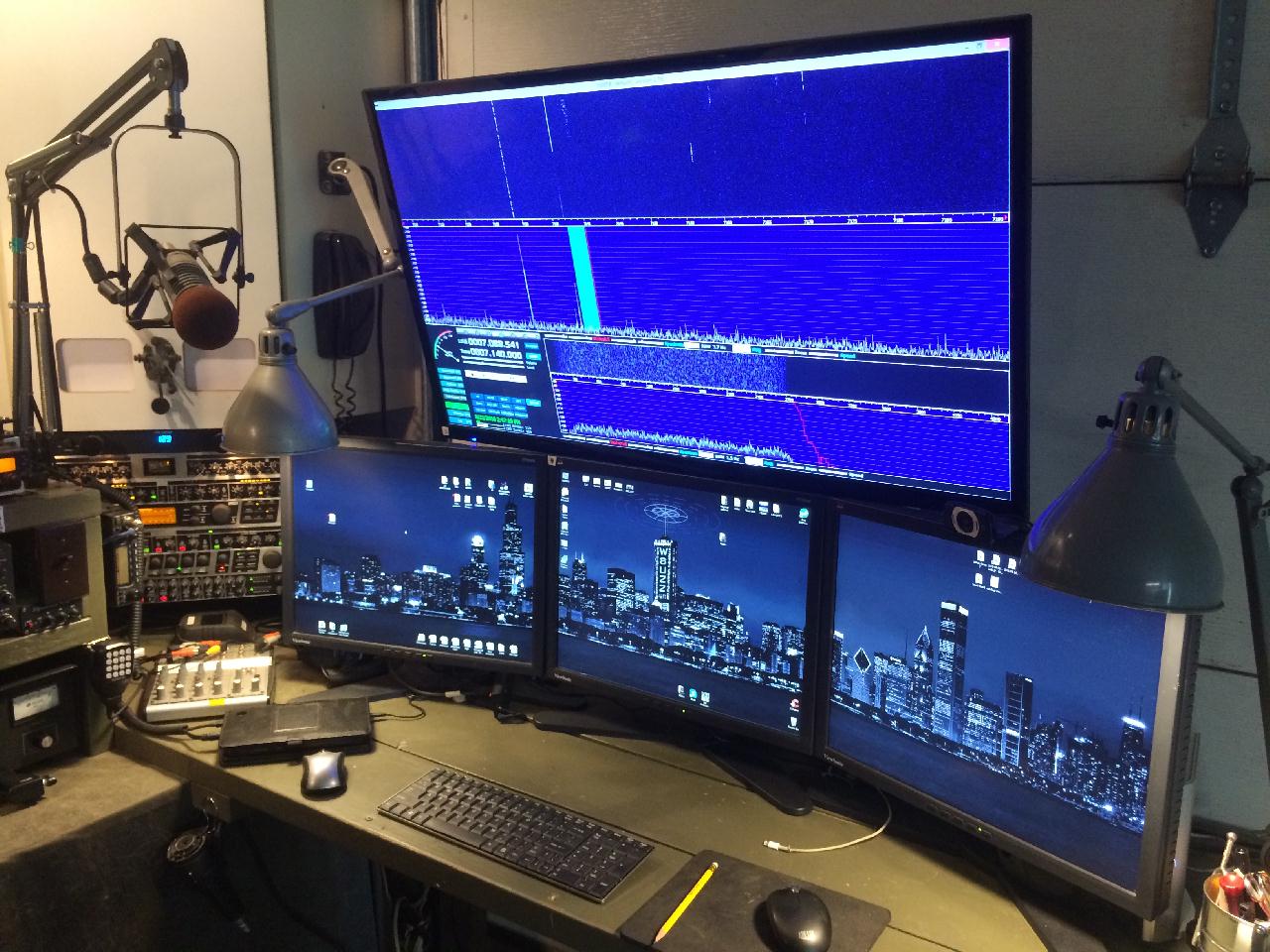 Station W8UZZ and 330 Sea Ray Sundancer
